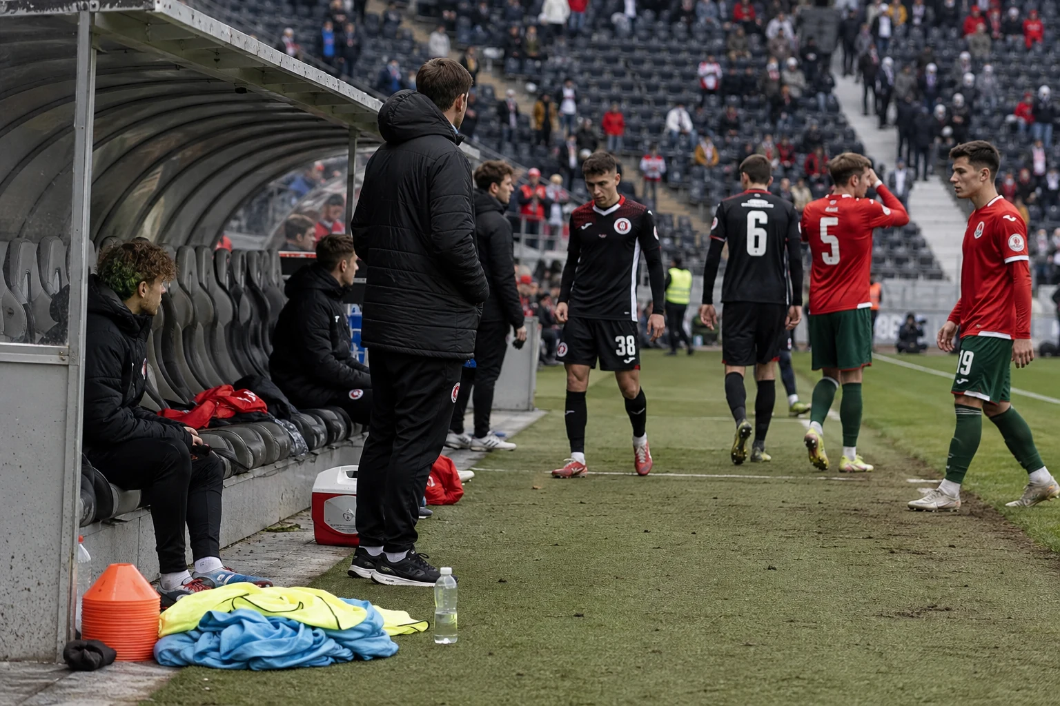 Augsburg murskasi Frankfurtin ja nousi Bundesliigan kärkeen